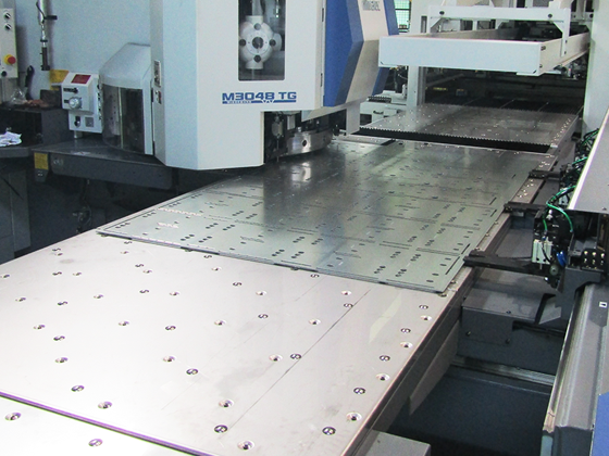 充実の設備・24時間稼働で多品種小ロット~大ロットの生産が可能